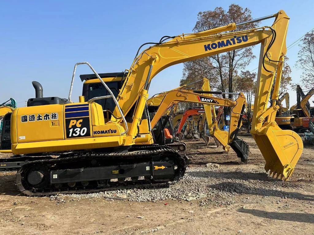 2023 Komatsu PC130-8 crawler excavator, side profile view 2023 Komatsu PC130-8 crawler excavator, side profile view