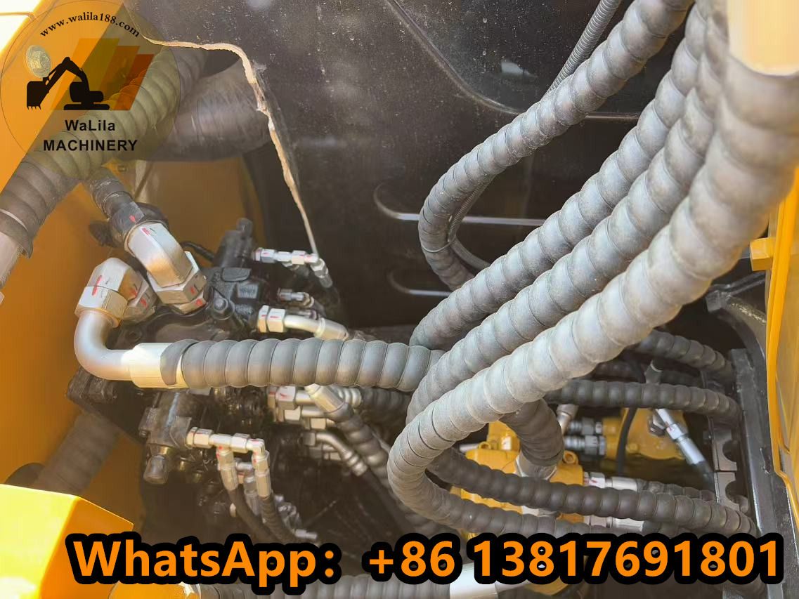 2024 Sany SY95 crawler excavator hydraulic compartment view 2024 Sany SY95 crawler excavator hydraulic compartment view
