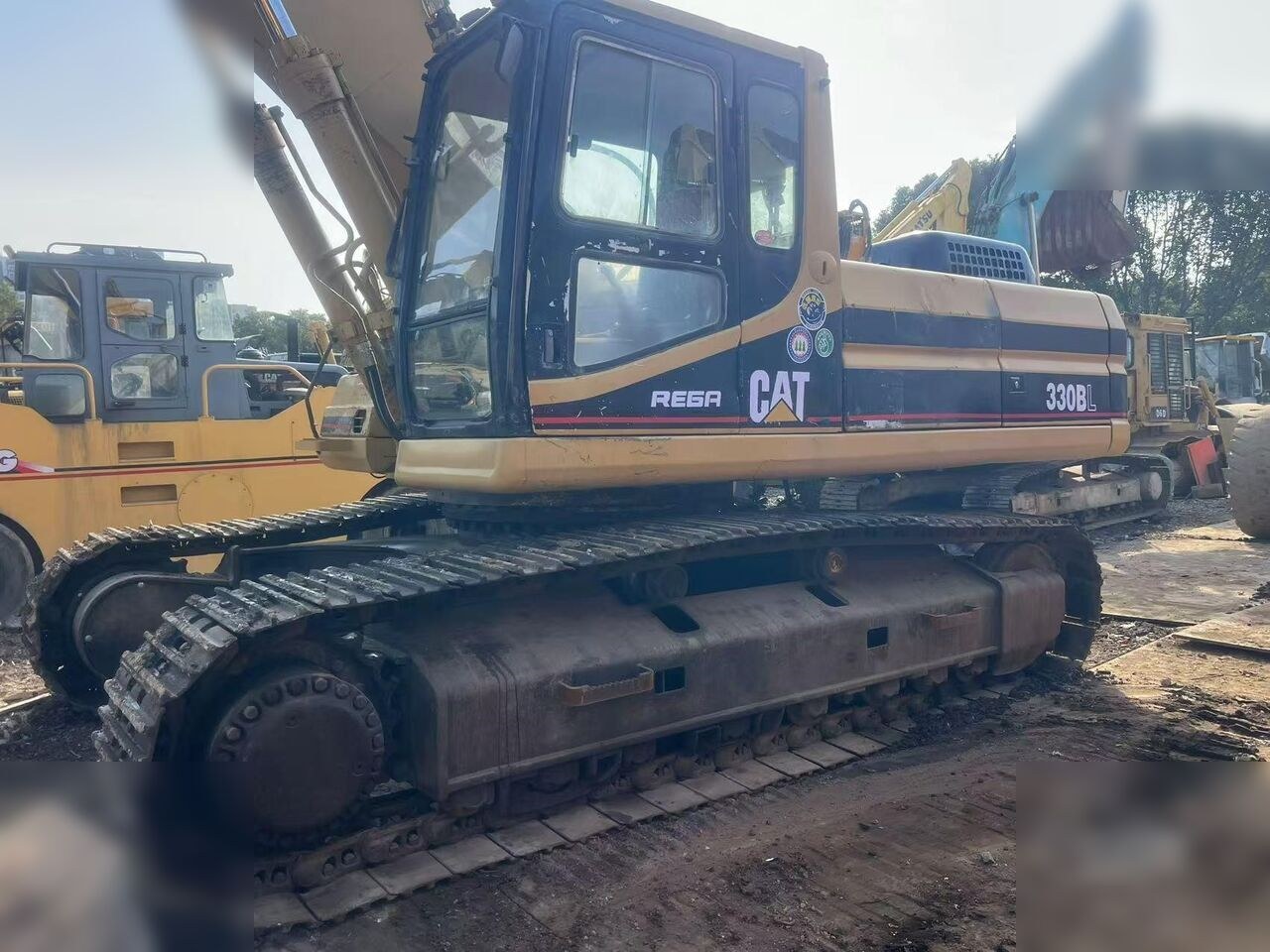 2024 Caterpillar 330BL crawler excavator, side profile view 2024 Caterpillar 330BL crawler excavator, side profile view