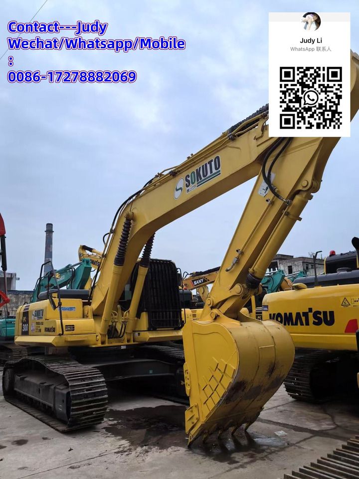 2021 Komatsu PC300 crawler excavator, side view 2021 Komatsu PC300 crawler excavator, side view