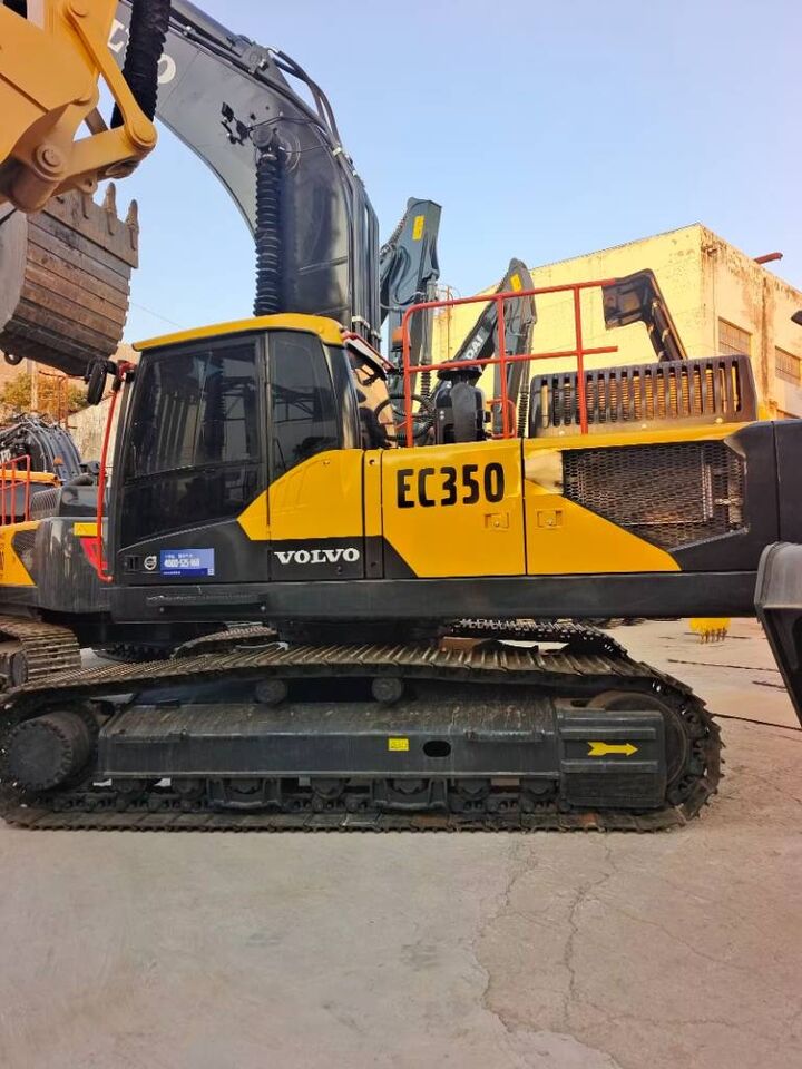 2024 Volvo EC350 crawler excavator, side profile view 2024 Volvo EC350 crawler excavator, side profile view