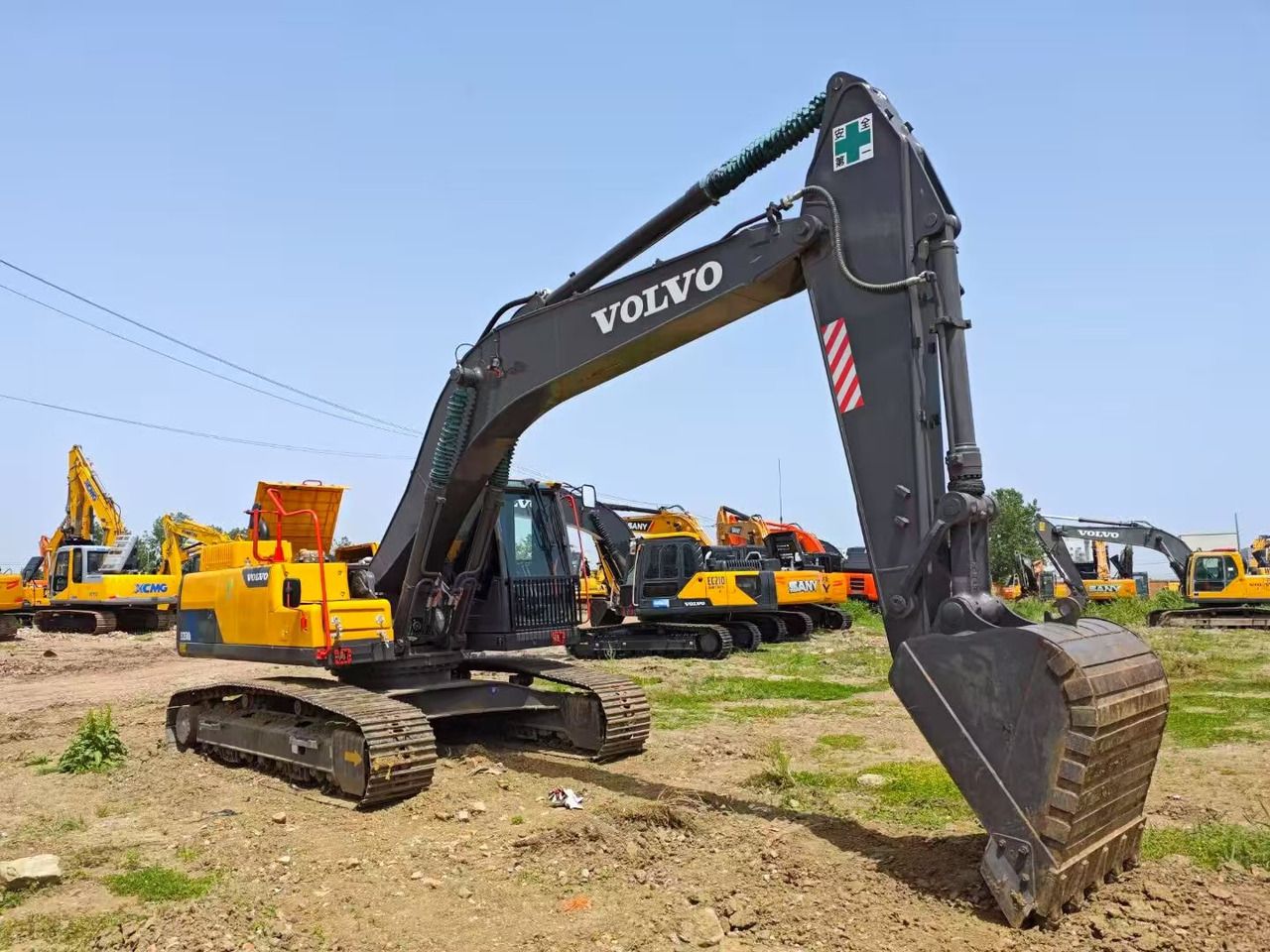 2022 Volvo crawler excavator, side view