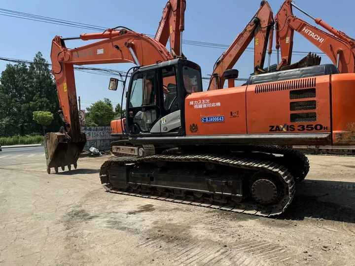 2021 Hitachi ZAXIS 350H crawler excavator side view 2021 Hitachi ZAXIS 350H crawler excavator side view