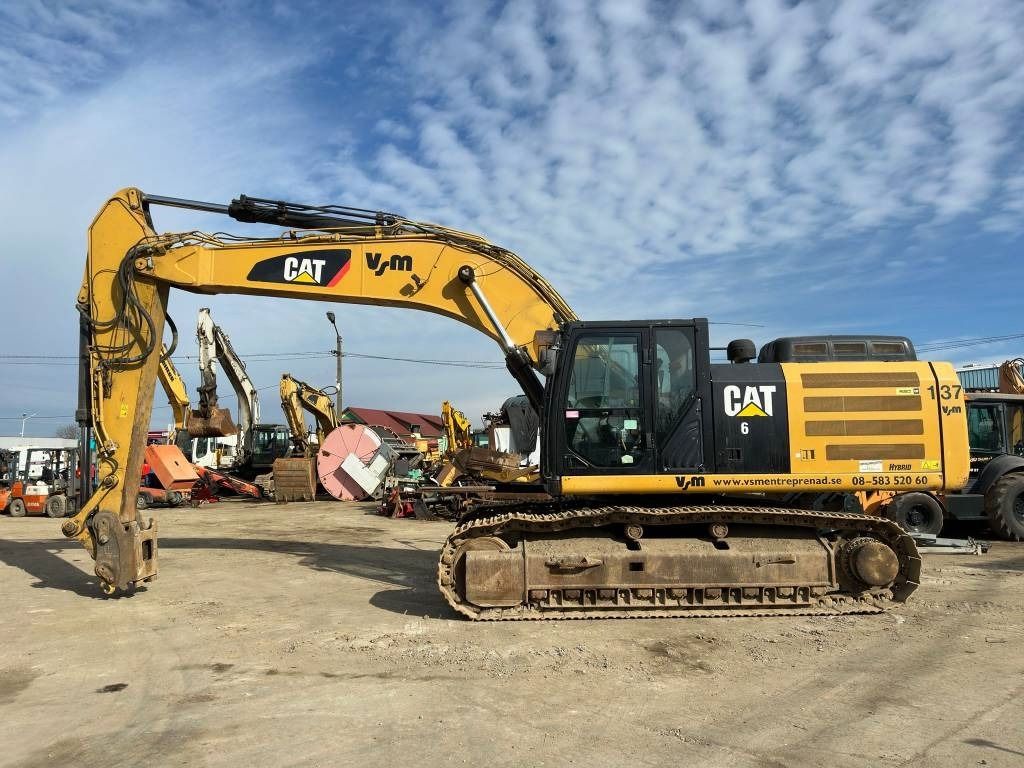 2015 Caterpillar 336EL crawler excavator side view 2015 Caterpillar 336EL crawler excavator side view