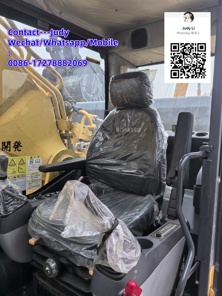 2020 Komatsu PC450-8 crawler excavator interior view 2020 Komatsu PC450-8 crawler excavator interior view