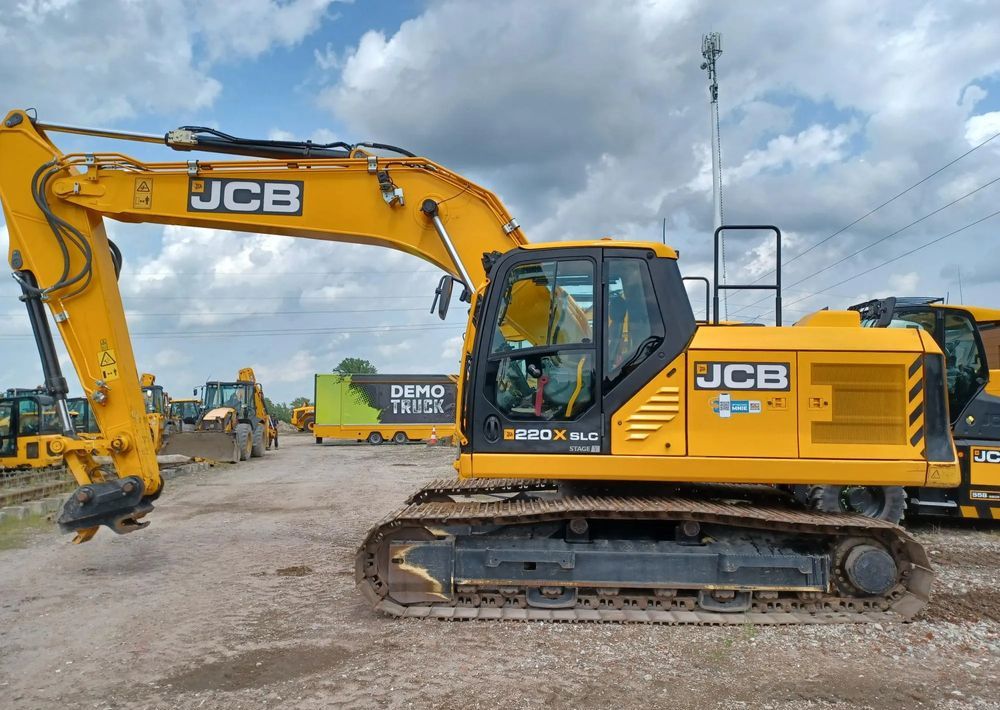 2023 JCB 220X SLC crawler excavator side view 2023 JCB 220X SLC crawler excavator side view