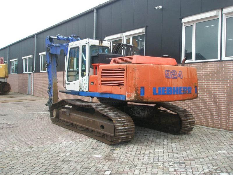 2005 Liebherr R924B crawler excavator, rear three-quarter view