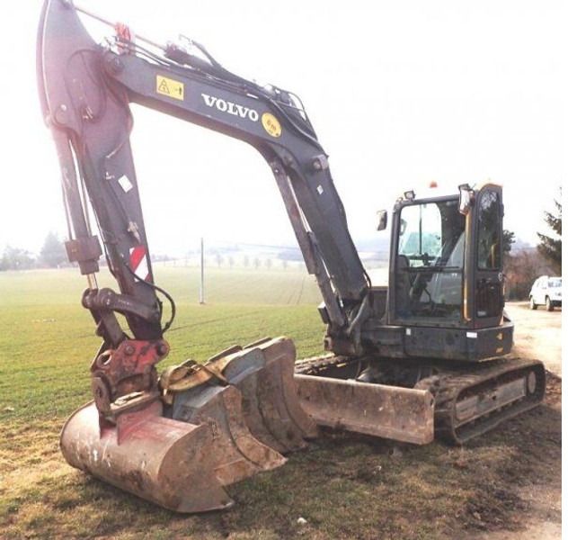 2014 Volvo ECR88D mini excavator, side view 2014 Volvo ECR88D mini excavator, side view