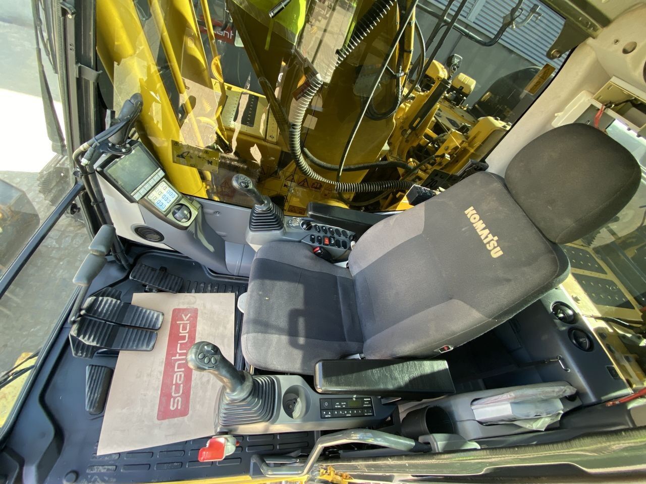 2018 Komatsu PC290LC-11 crawler excavator interior view 2018 Komatsu PC290LC-11 crawler excavator interior view