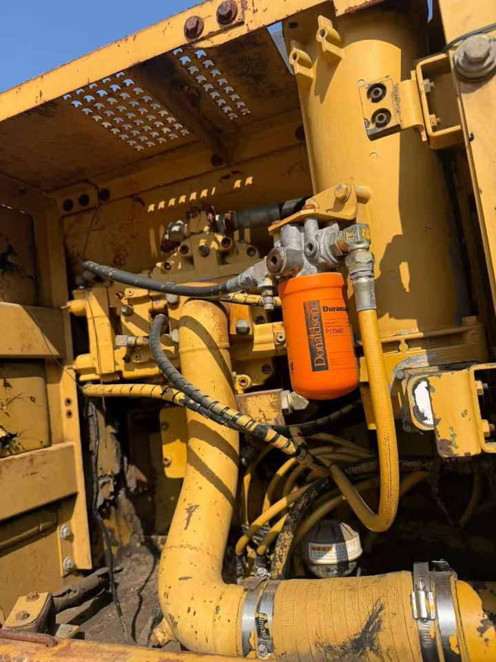 1998 Caterpillar 320BL crawler excavator engine compartment detail