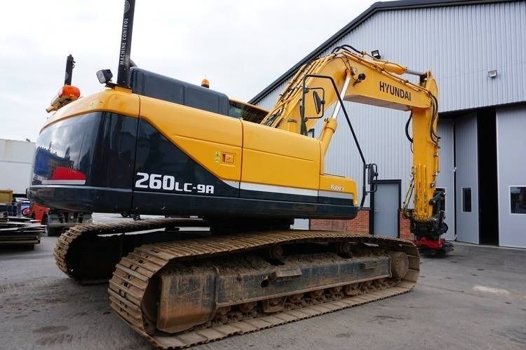 2015 Hyundai R260LC-9A crawler excavator, rear three-quarter view 2015 Hyundai R260LC-9A crawler excavator, rear three-quarter view