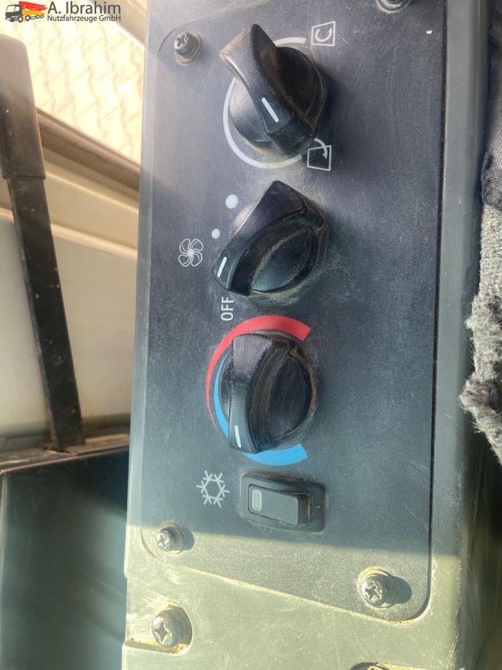 2006 Takeuchi TB1140 climate control panel 2006 Takeuchi TB1140 climate control panel