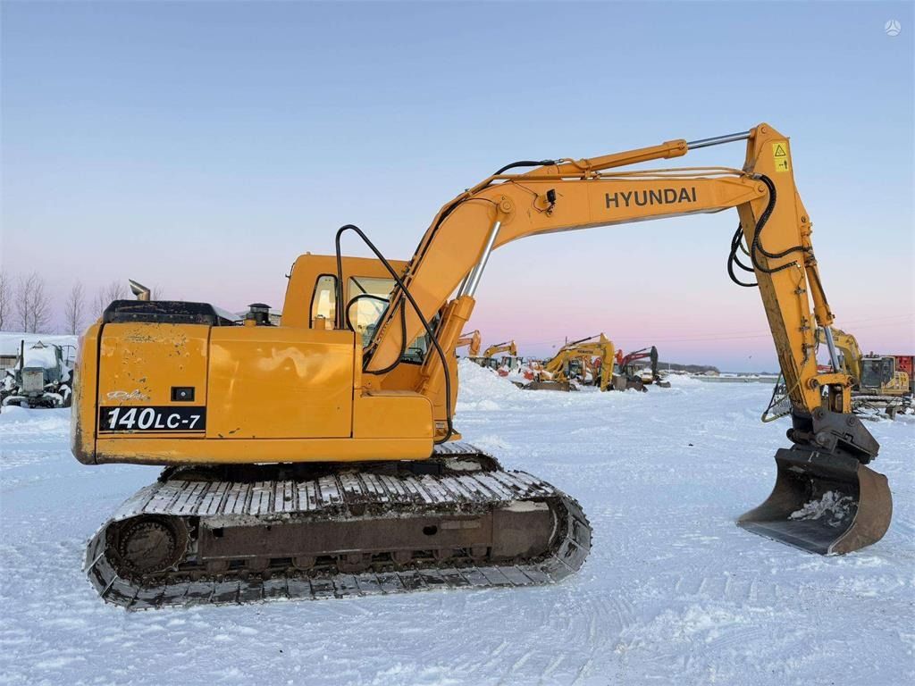2006 Hyundai R140LC-7 crawler excavator, side profile view