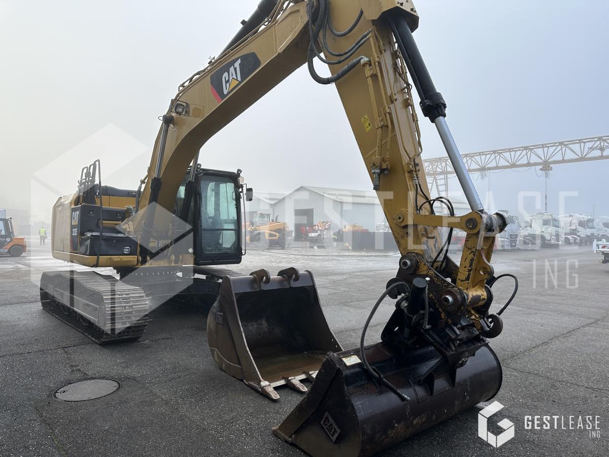 2015 Caterpillar 323EL crawler excavator, front three-quarter view 2015 Caterpillar 323EL crawler excavator, front three-quarter view