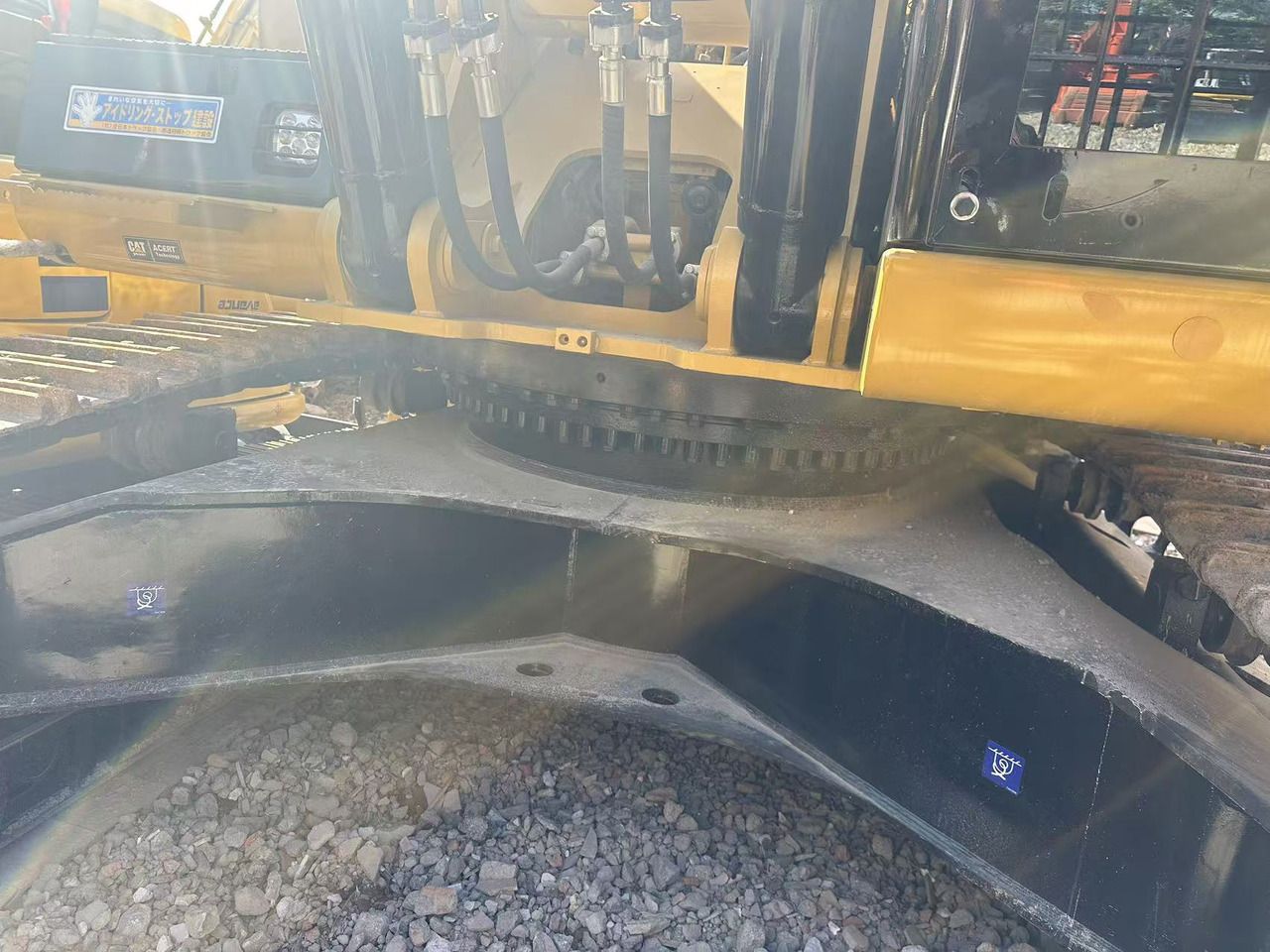 2022 Caterpillar 349D2L crawler excavator swing bearing and undercarriage detail 2022 Caterpillar 349D2L crawler excavator swing bearing and undercarriage detail