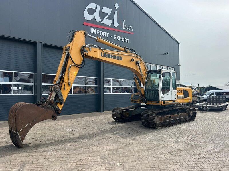 2010 Liebherr R906LC crawler excavator, side view 2010 Liebherr R906LC crawler excavator, side view