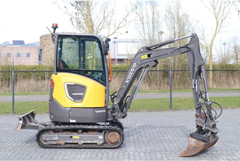 Volvo ECR25 Elettrico | JECR25D | Tiltbucket | Benna (2021)