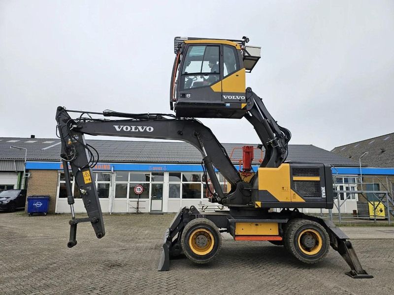 2016 Volvo EW160E wheel excavator side view 2016 Volvo EW160E wheel excavator side view