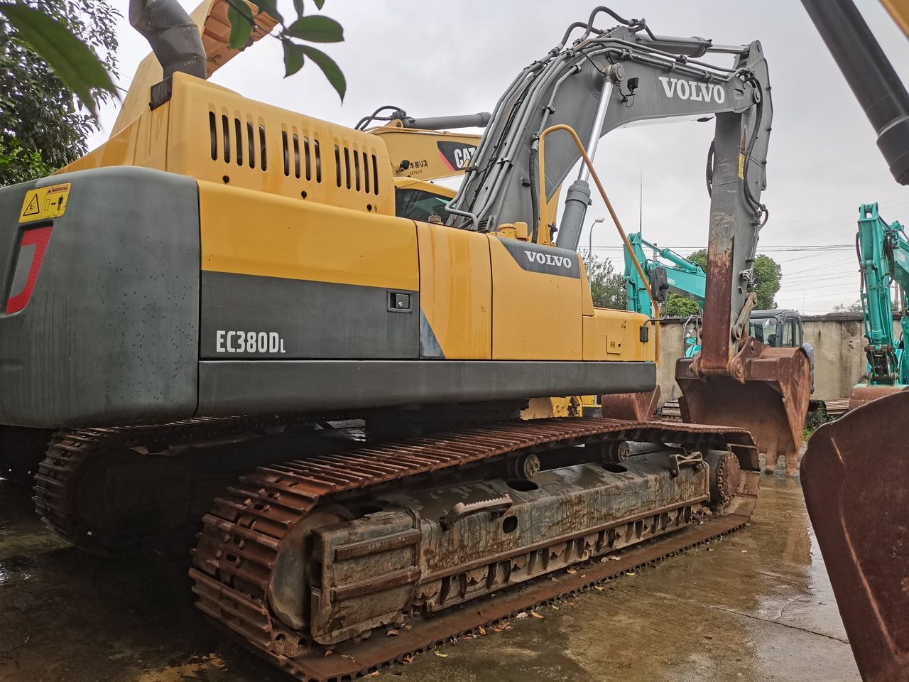 2014 Volvo EC380DL crawler excavator, rear three-quarter view 2014 Volvo EC380DL crawler excavator, rear three-quarter view