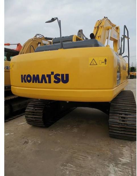 Escavatore cingolato Komatsu PC220-8 del 2020, vista posteriore