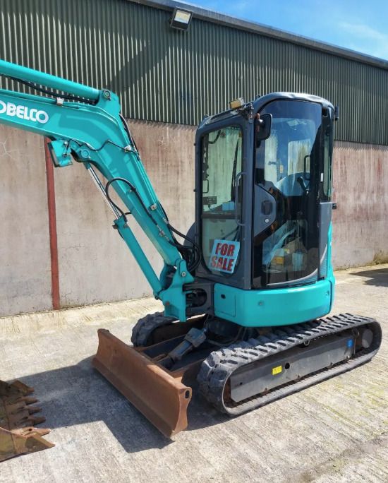 2016 Kobelco SK28SR-6 mini excavator, side view