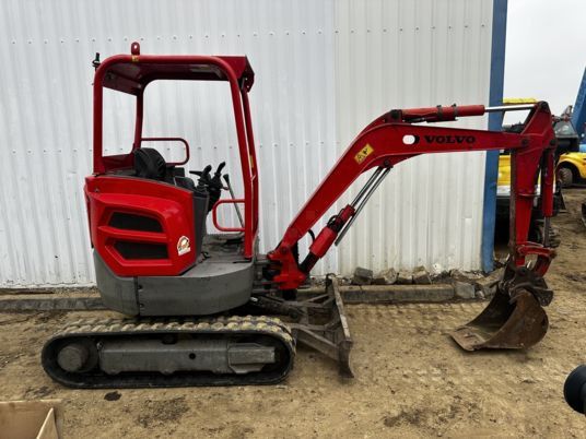 2017 Volvo ECR25D mini excavator, side view