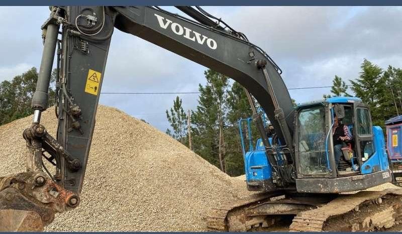 2013 Volvo ECR235DL crawler excavator side view 2013 Volvo ECR235DL crawler excavator side view