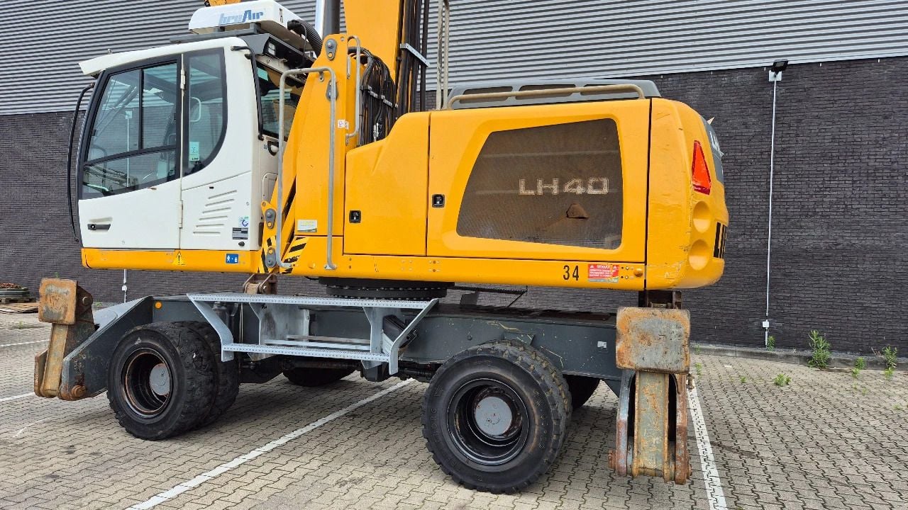 2017 Liebherr LH40 M material handler side view