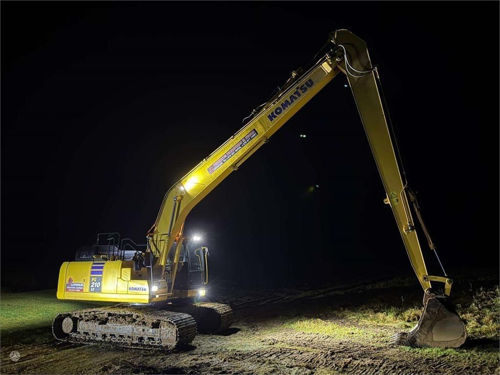 2025 Komatsu PC210LC-11 crawler excavator, side view at night 2025 Komatsu PC210LC-11 crawler excavator, side view at night