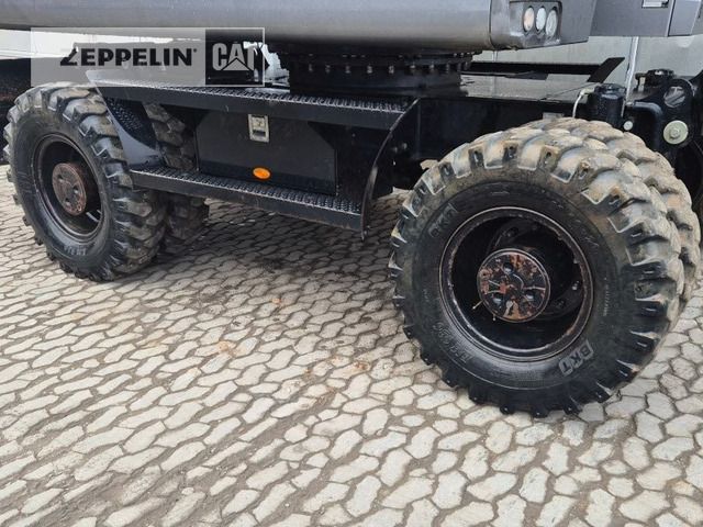 2020 Caterpillar M320F wheel excavator undercarriage view 2020 Caterpillar M320F wheel excavator undercarriage view