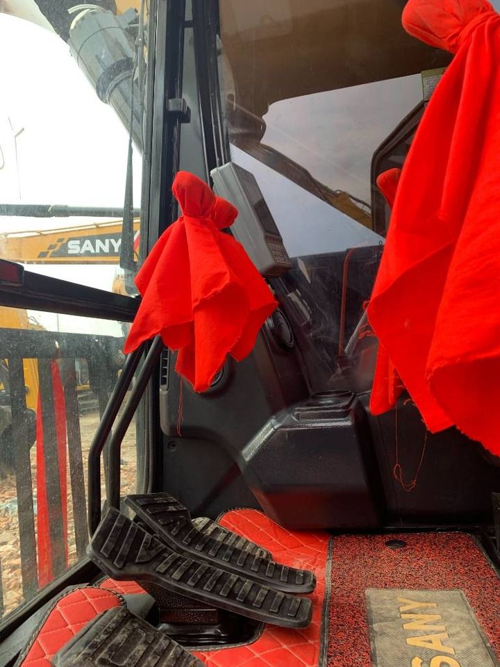 2025 Sany SY215 crawler excavator interior view 2025 Sany SY215 crawler excavator interior view