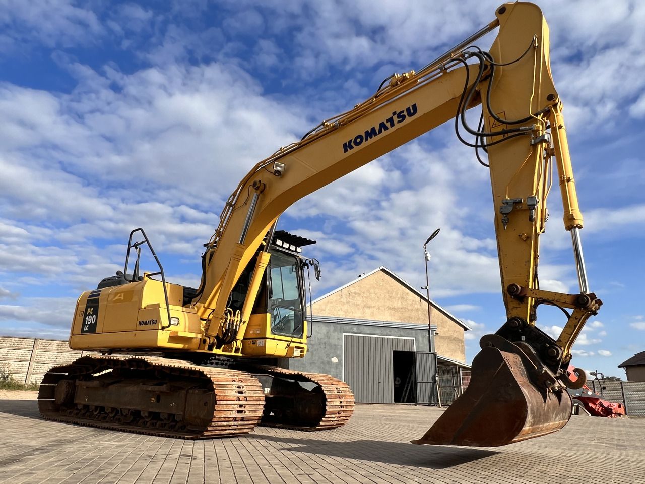 2014 Komatsu PC190LC-8 crawler excavator, side view 2014 Komatsu PC190LC-8 crawler excavator, side view