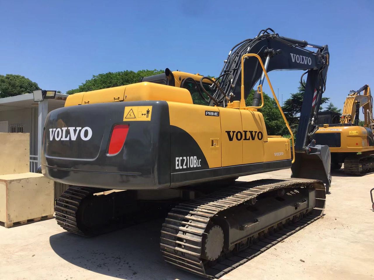 Volvo EC210BLC crawler excavator, rear three-quarter view Volvo EC210BLC crawler excavator, rear three-quarter view