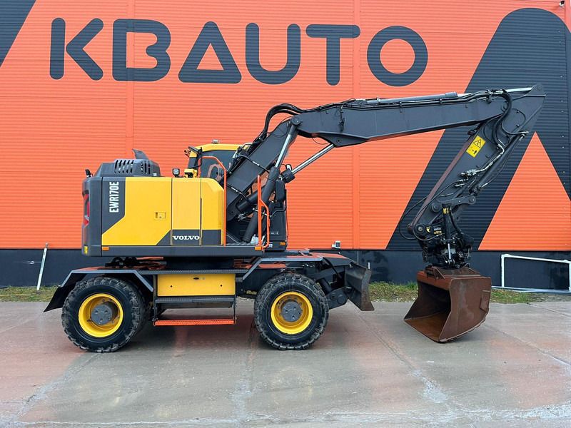 2022 Volvo EWR170E wheel excavator side view 2022 Volvo EWR170E wheel excavator side view