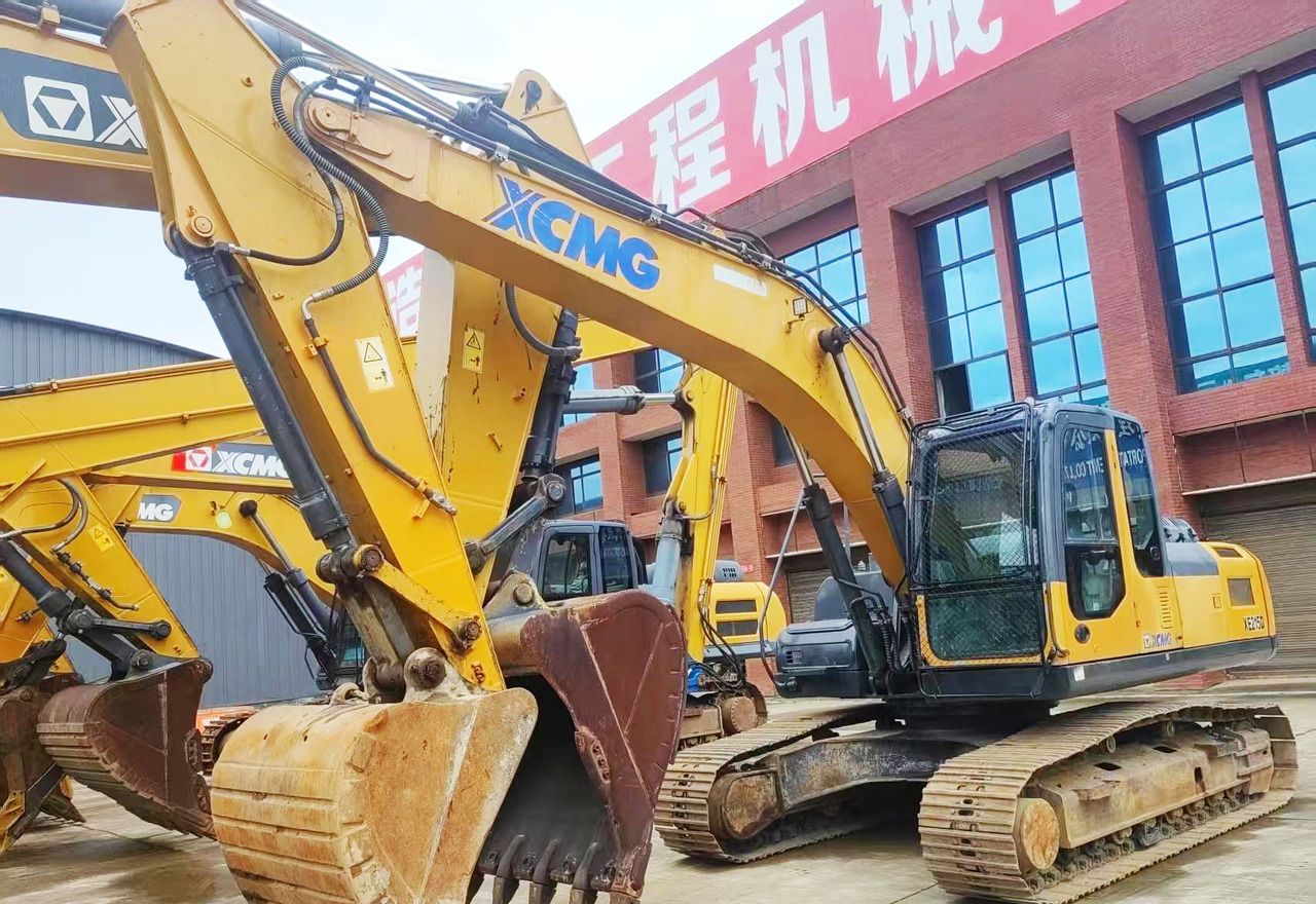 2018 XCMG XE215DA crawler excavator, front three-quarter view 2018 XCMG XE215DA crawler excavator, front three-quarter view