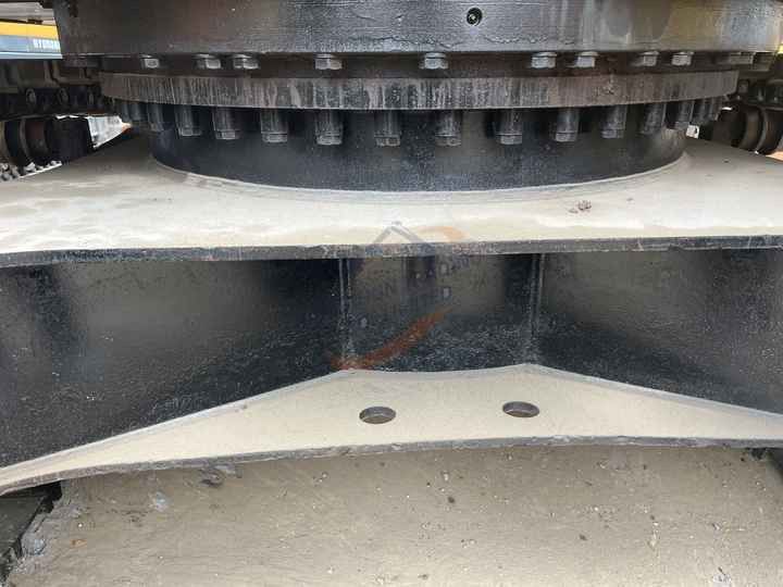Caterpillar 336D2L Crawler Excavator swing bearing detail