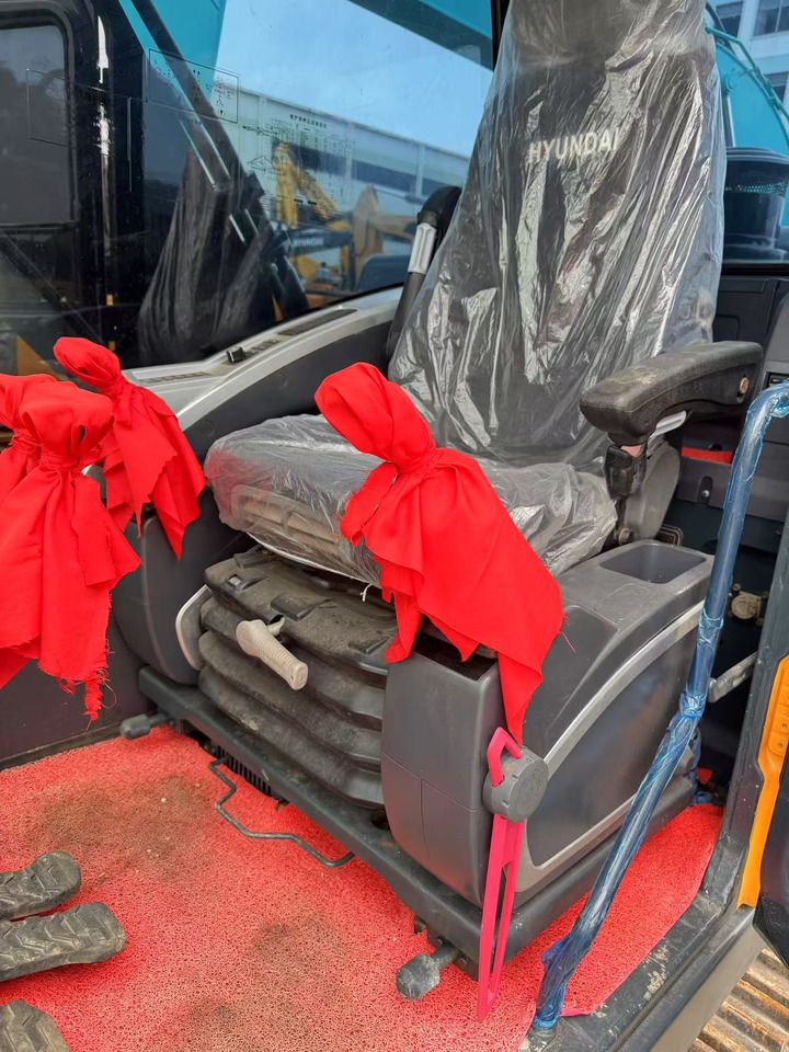 2023 Hyundai R220LC-9S crawler excavator cab interior 2023 Hyundai R220LC-9S crawler excavator cab interior
