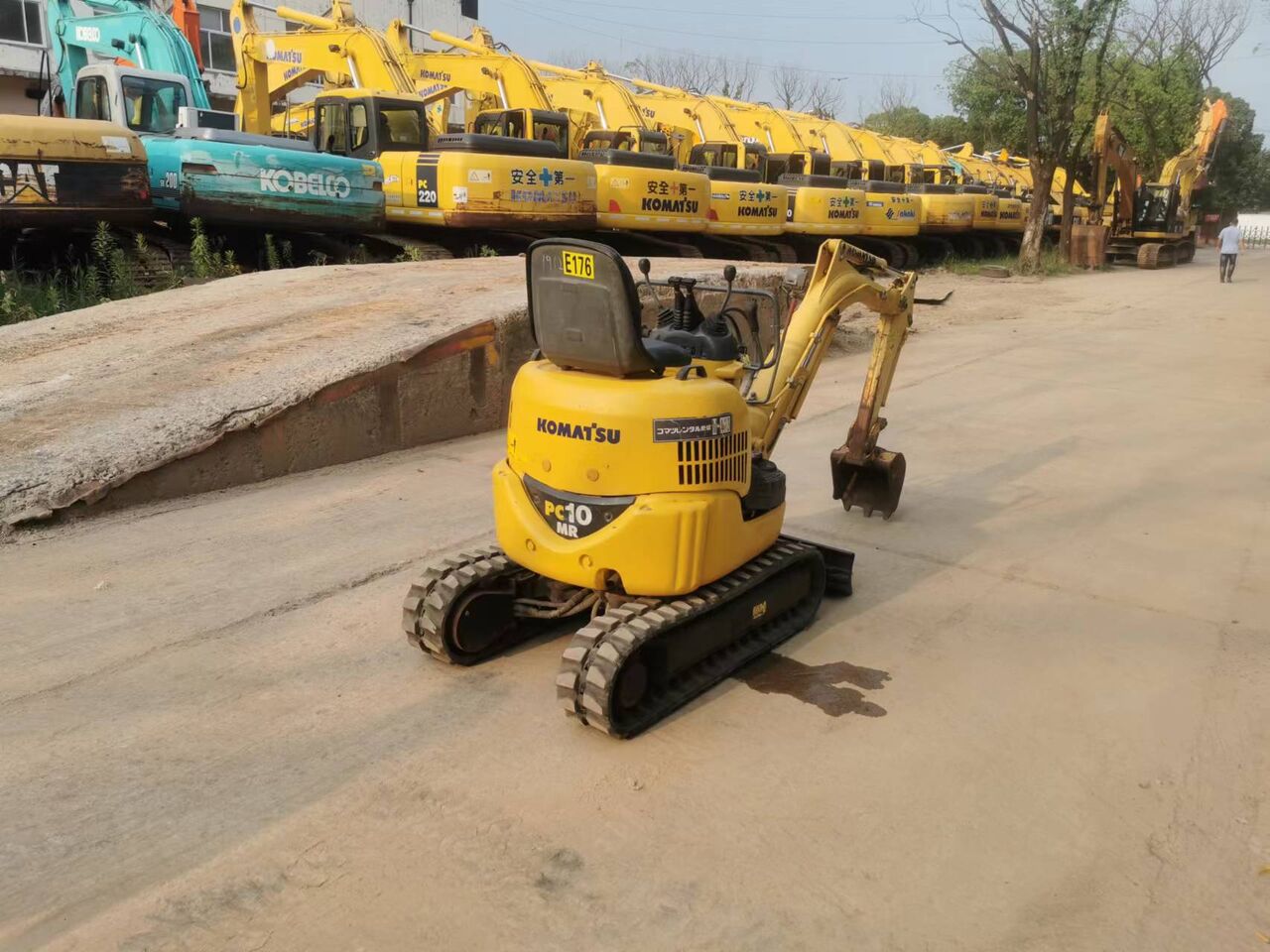 2023 Komatsu PC10MR mini excavator rear view 2023 Komatsu PC10MR mini excavator rear view