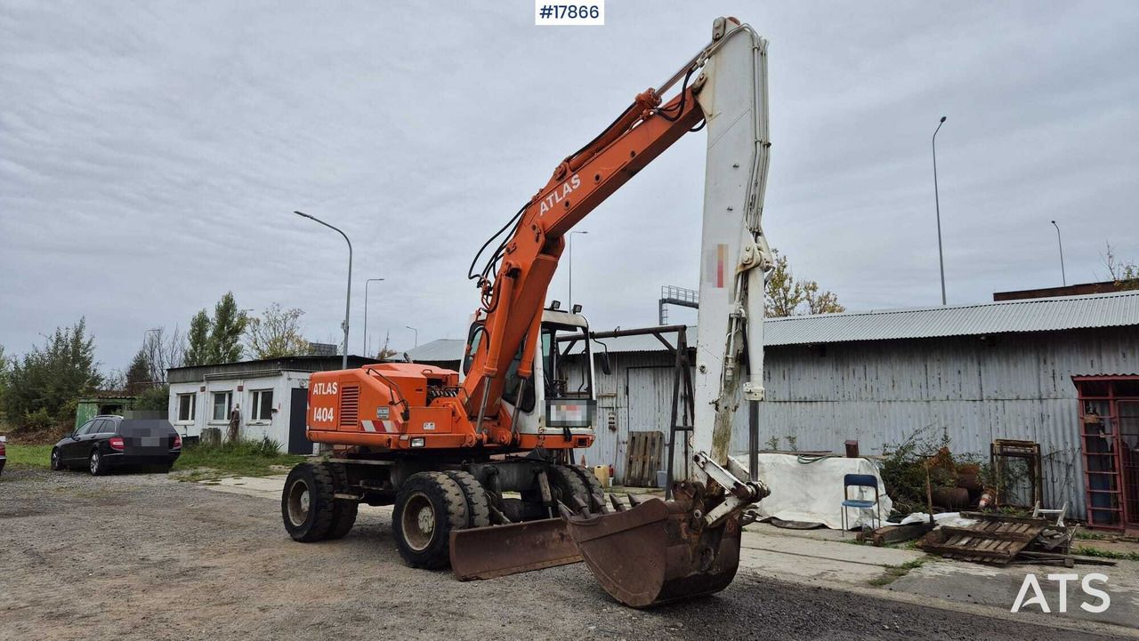 1995 Atlas 1404 wheel excavator, side profile view