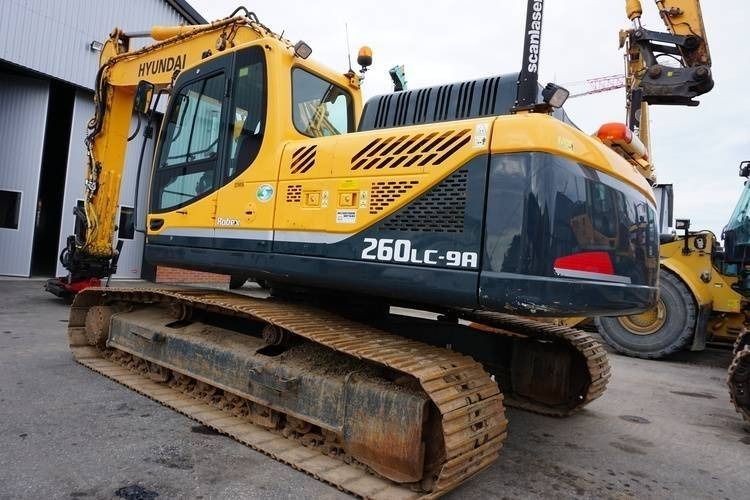 2015 Hyundai R260LC-9A crawler excavator, rear three-quarter view 2015 Hyundai R260LC-9A crawler excavator, rear three-quarter view