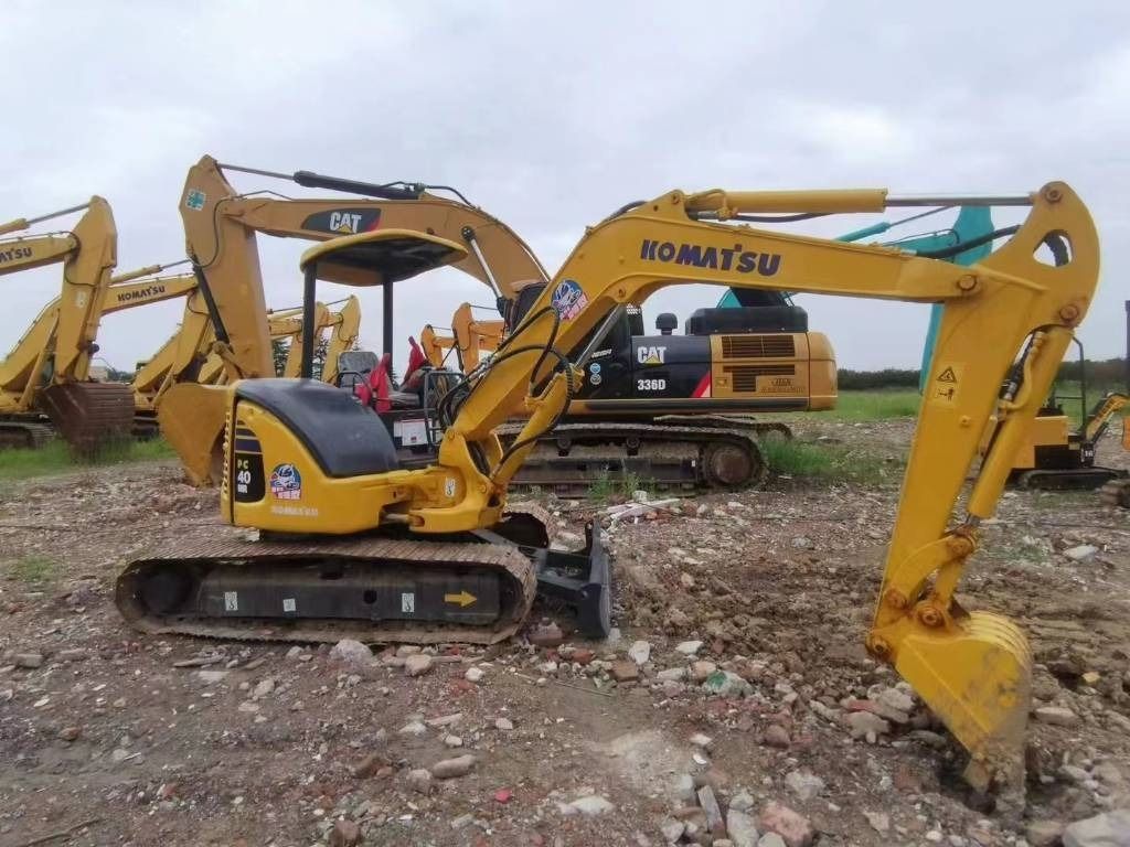 2024 Komatsu PC40 mini excavator, side view 2024 Komatsu PC40 mini excavator, side view
