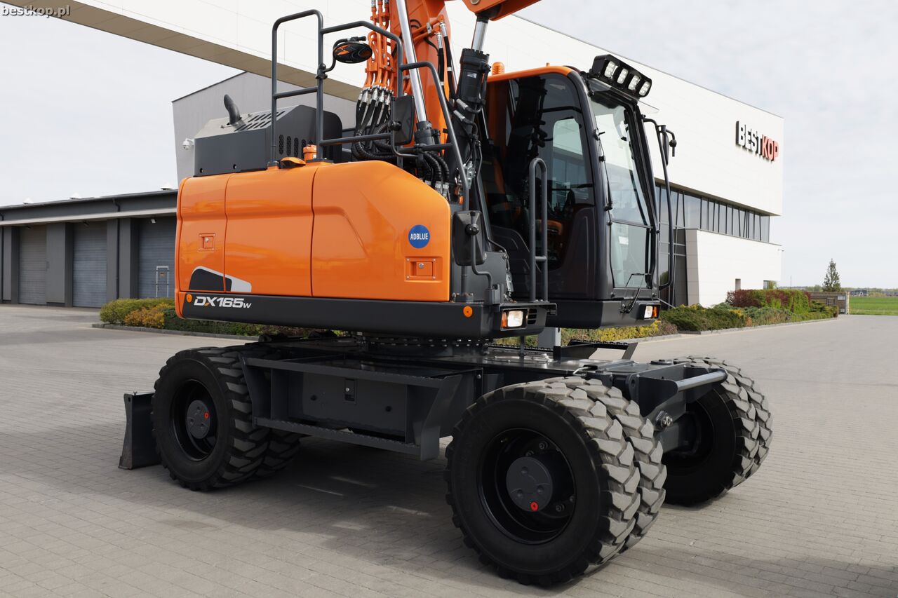 2020 Doosan DX165W-5 wheel excavator, side profile view 2020 Doosan DX165W-5 wheel excavator, side profile view