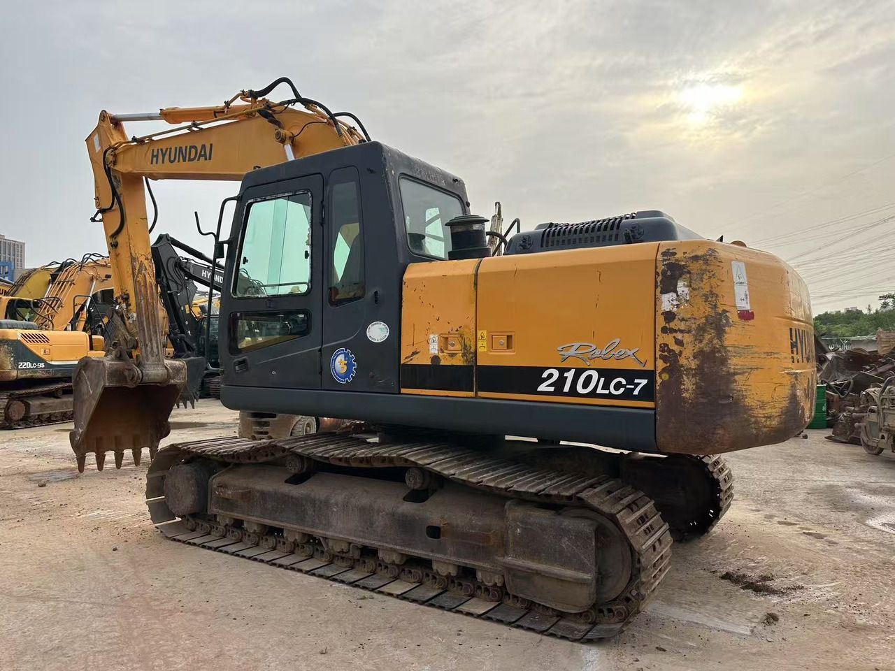 2017 Hyundai R210LC-7 crawler excavator, side view