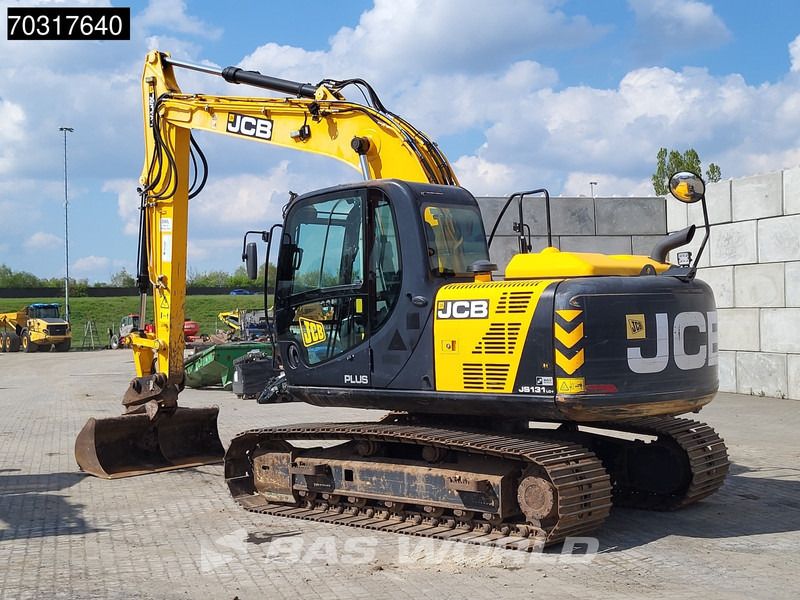 2019 JCB JS131LC crawler excavator, side view 2019 JCB JS131LC crawler excavator, side view