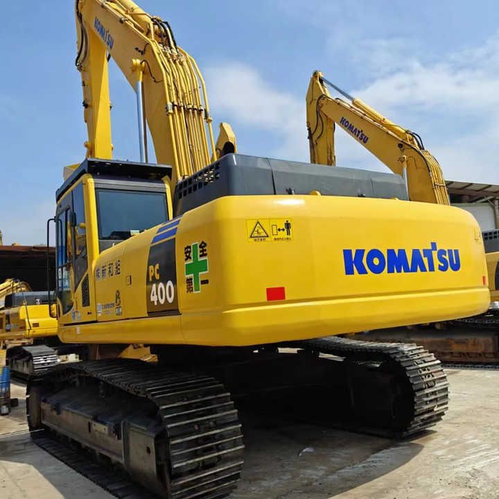 2022 Komatsu PC400-8 crawler excavator, rear three-quarter view 2022 Komatsu PC400-8 crawler excavator, rear three-quarter view