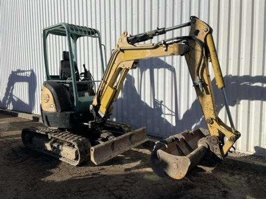2015 Yanmar VIO25-4 mini excavator, side view 2015 Yanmar VIO25-4 mini excavator, side view