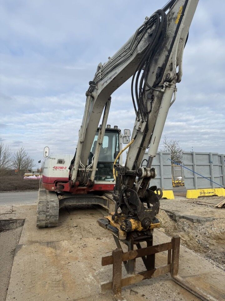 2021 Takeuchi TB290-2 mini excavator, front view 2021 Takeuchi TB290-2 mini excavator, front view