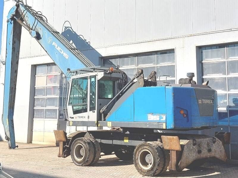 2015 Fuchs MHL350F material handler, side view 2015 Fuchs MHL350F material handler, side view