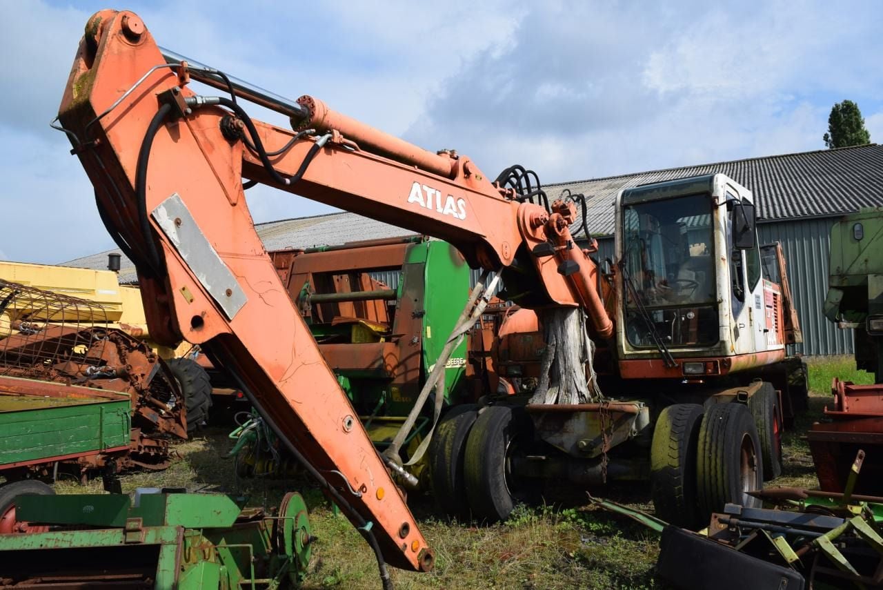 1996 Atlas 1404 M wheel excavator, front three-quarter view