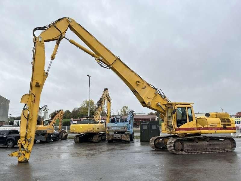 2008 Caterpillar 330DL demolition excavator, side view 2008 Caterpillar 330DL demolition excavator, side view
